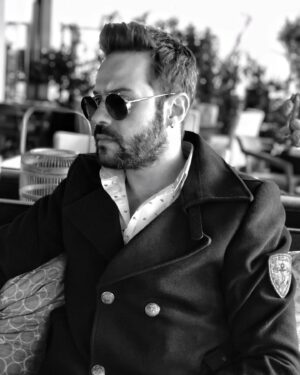 Murat Tavlı Instagram - Her mutsuzluğun ötesinde yine yaşam bekler; ama insana özgü bir yeteneksizliktir yaşayamamak. Yoksa hangi balık boğmuş kendini, hangi serçe atlamış damdan…

Dostoyevski

#istanbul #murattavli #photography #photooftheday #photo #instagram