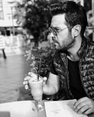 Murat Tavlı Instagram - Bi’ kahve? ☕️

#murattavli #istanbul #coffee #kahve 
#foto