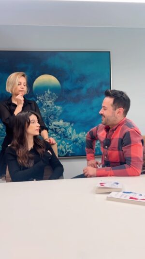 Murat Tavlı Instagram - Yayınevim beni büyük bir çoşkuyla Fransa’ya uğurlarken…😬

#france #festiculture #paris #murattavlı #fransa #yanlışkişilerdoğrukeşkeler