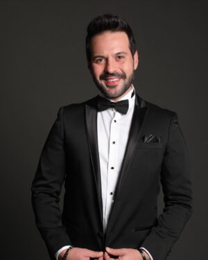Murat Tavlı Instagram - Düğün, nişan, kına gecesi organizasyonlarınızda aranan ses. Murat Tavlıses… 🎤

#murattavli #photography #photooftheday #photo