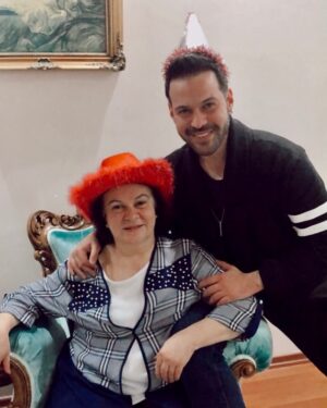 Murat Tavlı Instagram - Başta şehit anneleri olmak üzere, beni dünyaya getiren ve tüm kahrımı çeken annemin, hem anne hem baba olmak zorunda kalan babaların, anneler günü kutlu olsun. Anne emektir, sevgidir, evdir. Daim olsunlar…

#annelergünü #murattavlı #istanbul #photography #mothersday #photooftheday