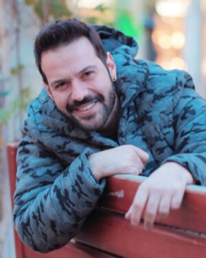 Murat Tavlı Instagram - Bir ihtimal daha var,
O da gülmek mi dersin?😀
#istanbul #murattavli #instalike #photography #photo #happy