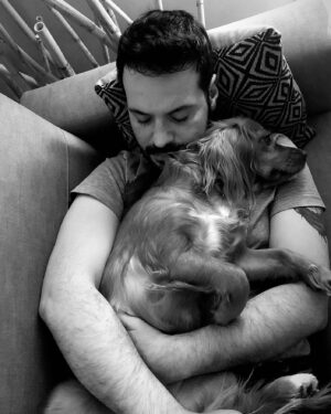 Murat Tavlı Instagram - Bir yol var benden yâre, ruhun köşesinden kalbin en ötesine.
Sevgi...❤️

#istanbul #photography #pet #dogsofinstagram #photooftheday #photo