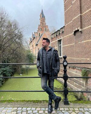 Murat Tavlı Instagram - Ona bilmediği bir şey söyleyin😛

📷: @yucelsebat 

#murattavlı #mechelen #belgium #belçika