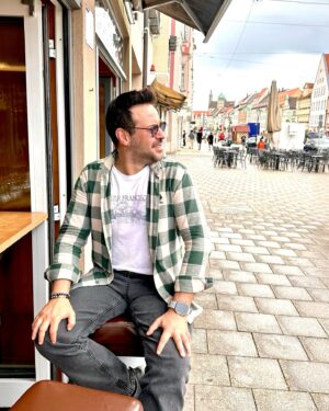 Murat Tavlı Instagram - Bu hayatta tek bir hakikat vardır o da çaydır… 😬🇩🇪

Kimlerin olmazsa olmazı? 

#ausgburg #germany #almanya #murattavlı