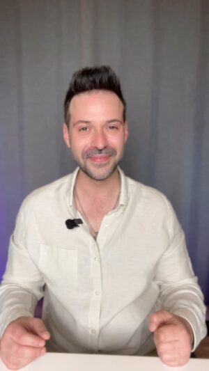 Murat Tavlı Instagram - İnsanlar her zaman sizden bir şey bekliyor ama süreç içerisinde ne kopan fırtınayla ilgileniyor, ne de senden alıp götürdükleriyle değil mi? Anahtar gibi bir yere bırakmak istiyor, her şey bittikten sonra döndüğünde koyduğu yerde bulmak. Kolay mı? Kendime yabancılaşmama sebep olan herkese teşekkür ederim. Ben bile artık kendimi tanımıyorum…

#YANLIŞKİŞİLERDOĞRUKEŞKELER
kitabımız çıktı!
📓 Tüm D&R mağazalarında!
💻 dr.com.tr ve trendyol.com’da
🌍Avrupa siparişi için; tikla24.de ve amazon.de

#murattavlı #şiir #kitap #yenikitap #kitaptavsiyesi #tavsiyekitap #kitapkokusu #okumahalleri #edebiyat #kitapönerisi