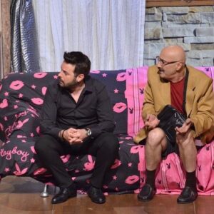Murat Tavlı Instagram - Büyük bir eğlence tufanı, harika bir ekip ve kahkaha dolu anlar… 625 gün sahneden uzak kaldık ama öyle bir oyunla döndük ki acısını doya doya çıkardık. Çetin Ceviz perde dediğinden beri salonumuz doldu taştı. 

26 Kasım Cuma saat 19:00 @aksaraybel katkılarıyla Aksaray Kültür Merkezi’nde.
27 Kasım 19:00 @nigdebelediyesi katkılarıyla Niğde Ömer Halis Üniversitesi Kongre ve Kültür Merkezi’nde…
28 Kasım Pazar saat 18:00’da Yasemin Yalçın Tiyatrosu’nda eğlence kaldığı yerden devam edecek. Ve şimdi daha yüksek bir sesle “Yaşasın Tiyatro”…

#murattavli #tiyatro #sahne #istanbul #mutluluk #photography #aksaray #niğde