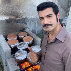 Murat Ünalmış Instagram - Geleneksel #bzç güveç şölenimiz başladı...😌
#birzamanlarçukurova 
#bzçset 
#100