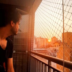 Murilo Meola Instagram - Hoje paramos por poucos minutos para assistir ao sol.☀️👏🏼 Sua partida foi tão rápida quanto linda! Tá de parabéns!! Fez poesia com luz 🙏🏼🍀uma boa segunda! #pordosol #sampa #sp @rafaifonseca ❤️