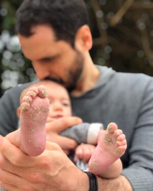 Murilo Meola Instagram - Pãozinho empanado 
#conheceuomar #ubatuba #praia #bebe #bebê #baby #penaareia