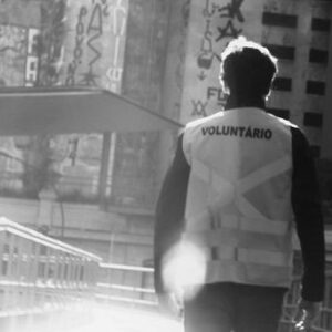 Murilo Meola Instagram - Hoje é o dia do voluntariado! ✊🏼💪🏼Todo o meu respeito e gratidão a tantas pessoas que se engajam pelo bem comum! 🎬Aí estão alguns frames do filme-homenagem aos voluntários que dirigi e logo poderá ser visto em detalhes 🎬 Fizemos um filme poético sobre o vazio e o passo de ocupação.
Fotografia do @dop.guilhermecardoso  e assist. fotografia e montagem da @barblacerda ❤️🍀 Gratidão por todo o empenho de vcs! 🙏🏼😘#diadovoluntariado #diadovoluntario #voluntario #voluntarios #voluntariado #voluntariados #audiovisual #calltoaction