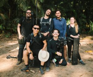 Murilo Meola Instagram - No dia da Amazônia (05/09) gravando e ouvindo  @kamila_camilo sobre sonhos coletivos e sensibilidades para fechar nosso projeto em parceria com a @creatorsacademybrasil por uma busca por justiça climática e conexões 🎬 A @tear.filmes foi ao extremo oeste do Brasil, dirigida pelo meu sócio e parceiraço @flavioermirio com um time querido 🙌🏼 escutar a história de resiliência e de reconquistas do @puyanawaoficial e gravar a imersão Amazônica feita pela Creators com muita gente bacana! Acompanhem no perfil da @creatorsacademybrasil  #creatorsacademy #puyanawa #ods #criseclimatica #esg #tearfilmes