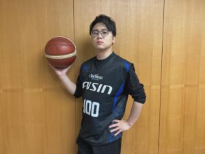 Mushimegane Instagram - 始球式は練習の成果を発揮できませんでしたが、そんなこと忘れてしまうくらい試合は大激戦大熱狂でした🔥
とってもいいものを観させてもらっていい気分です！！
お祝いもありがとうございます！！
長野選手、お大事になさってください🙏

#シーホース三河
#タツヲ