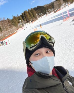 Mushimegane Instagram - 30歳にしてスノボデビューしました