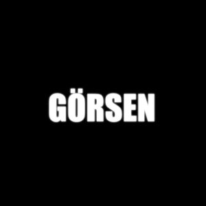 Mustafa Mert Koç Instagram - Bu sarki boyle  bir surecti benim icin.Bu sene 30 yasima giriyorum ve insan buyudukce ne istedigini daha cok anliyor.Yazabildigimi,uretebildigimi kesfedeli 2 yil oldu ve ben artik ne istedigimin ve ne hissetigimin farkindayim.Muzigin  bundan sonraki hayatimda da yerinin buyuk olcaginin farkindayim.Cunku muzik yaparken ve sarki soylerken  hic olmadigim baska duygulari kesfediyorum.İnsan yapmaktan keyif aldigi seyden vazgecmemeli.Ben sarkilarimda biseyler anlatiyorum ve hislerimi paylasiyorum.Eger bir kisi bile bu hislerimi anlayip duygularima ortak olursa ben bunu yapmaya devam edicem.Umarim hissettigim seyleri sizlere de hissettirebilirim.Bu yolculugumda yanimda olan herkese tesekkur ederim.Sessizim yayinda🫶🏻
Link in bio🌹