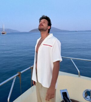 Mustafa Mert Koç Instagram - Uzaklasmaliyim bak bu yerden ben