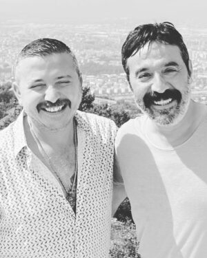 Mustafa Üstündağ Instagram - Bizim kardeşliğimiz sarsılmaz.
@hursit_kacamak