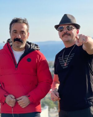 Mustafa Üstündağ Instagram - Baş başa veren ; 
Yan yana dik duran kardeşlik.
@hursit_kacamak  ahretliğim.