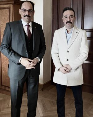 Mustafa Üstündağ Instagram - Aklı doğru , gönlü güzel insan.
@ikalintr