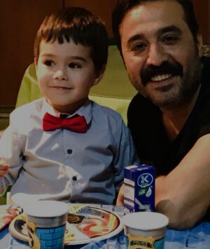 Mustafa Üstündağ Instagram - Öyle bir cümlesinki gönlümde asla nokta koyamam.
Cümlemin yüklemi sensin…
