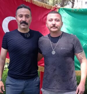 Mustafa Üstündağ Instagram - Ahretliğim ; 
Can kardeşim.
Yeni yılın kutlu olsun.
@hursit_kacamak