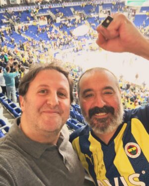 Mustafa Üstündağ Instagram - Maça gittik tribün dolmuş;
Fener berline …
@pervasiz
