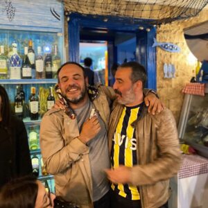 Mustafa Üstündağ Instagram - Kıymetli dostum can arkadaşım yapımcım.
İyiki senin gibi dostlarım var ömer lekesiz👊👊
