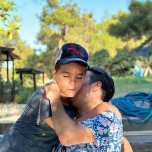 Mustafa Üstündağ Instagram - Baba çok özledim gel de bi öpeyim dedi.
Geldim aslanım.
🧿🧿🧿🧿🧿