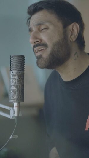 Mustafa Zahid Instagram - Teray hotay huway aaj tanha hoon main .. 
Haye kitni buri meri takdeer hai .. 

PREVIEW: 
Tu Aagai - Raw Teaser 
Composition: Mustafa Zahid & Fakhar Abbas 
Lyrics:  Amaan Siraj 
Shot by : Omar Daraz @aaarecords