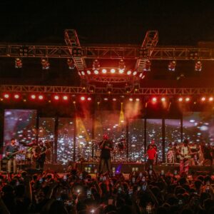 Mustafa Zahid Instagram - dukhi gaanay gaata hoon main .. 
toh sukhi sa hojata hoon main ..
