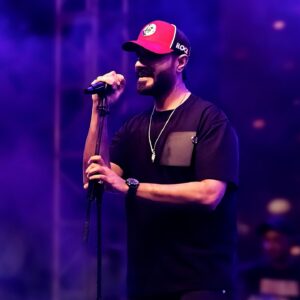 Mustafa Zahid Instagram - dukhi gaanay gaata hoon main .. 
toh sukhi sa hojata hoon main ..