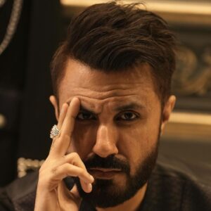 Mustafa Zahid Instagram - This post is for bunch of amazing individuals that have put their heart and soul into ‘Tamasha’. I have made music through my life not for the number of likes and views but for the number of people that work with me, listen to my music and then become part of my life forever. From Audio team that includes the most talented individuals like @atifalimusic @farhangilani and @fakharaabas to the visual team that includes thorough professionals like @fadikhan10 @tabraiz_h @haris_khatrii and @abubakr.info, YOU all are and will always be very dear to me. 
Big up to @ubairnaeem and @madiha.qaiser for this cracker of a look. 
Massive shoutout to @omardaraz from Aaa and @nomankibrias from team ROXEN  for being the best at management. 
‘AAP Sab ko kia khabar apko apna bana rakha hai’. 
MZ