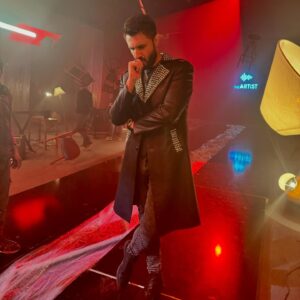Mustafa Zahid Instagram - This post is for bunch of amazing individuals that have put their heart and soul into ‘Tamasha’. I have made music through my life not for the number of likes and views but for the number of people that work with me, listen to my music and then become part of my life forever. From Audio team that includes the most talented individuals like @atifalimusic @farhangilani and @fakharaabas to the visual team that includes thorough professionals like @fadikhan10 @tabraiz_h @haris_khatrii and @abubakr.info, YOU all are and will always be very dear to me. 
Big up to @ubairnaeem and @madiha.qaiser for this cracker of a look. 
Massive shoutout to @omardaraz from Aaa and @nomankibrias from team ROXEN  for being the best at management. 
‘AAP Sab ko kia khabar apko apna bana rakha hai’. 
MZ