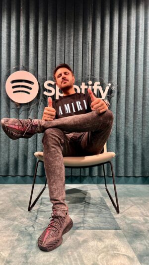 Mustafa Zahid Instagram - 4 mil listeners on Spotify and I decided to celebrate it at @spotifypakistan HQ. Amazing team making sure they put our music where it belongs to, GLOBAL STAGE.