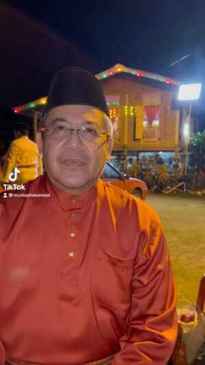 Mustapha Kamal Instagram - Staff Megah Holdings semua akan dapat bonus 5 bulan gaji utk Aidilfitri tahun ini .. syaratnya pergi Sembahyang Raya , 💲💲💲 salam syawal . 🙏🏻🙏🏻🙏🏻