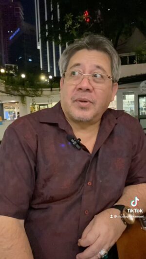 Mustapha Kamal Instagram - Salam.. papa bersama family malam ni dinner TeoChew Porridge in the centre of KL. Papa’s last visit was 27 years ago.. Tempat ini popular dari dulu sampai sekarang. Siapa tahu mana tempat ini??? The TeoChew porridge is beautiful..👌👌