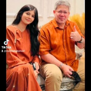 Mustapha Kamal Instagram - Dua Puteri kesayangan Papa & Mummy .
🎼🎵🎶🥰😘😍🤩🎼🎵🎶🤲🤲🤲 Sabella & Salsabil