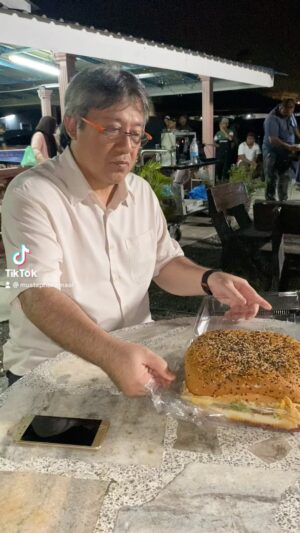 Mustapha Kamal Instagram - Salam … siapa pernah makan ni !!! Komen sikit ….. sedap laaa😃😀😄😁😆😃