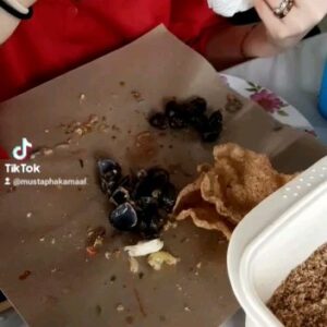 Mustapha Kamal Instagram - Makanan exotik istimewa diKelantan "etok" kesukaan kami , kebangaan negeri Kelantan .👍👍👍🎶🎵🎼😍🥰