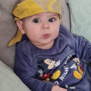 Myriam Chafik Instagram - Notre futur aventurier a choisi son camp ! Team Jaune comme ses parents 💛

#kohlanta #kohlantalesarmessecretes #kohlantalefeusacré #babyleyan