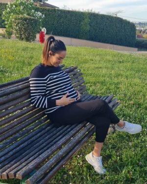Myriam Chafik Instagram - Ça pousse 💗

J'apprécie chaque instant de cette nouvelle grossesse et biensur je partage le moindre mouvement de bébé avec mes hommes 🥰

#famillerecomposée #familymoments #pregnancy #septembre2022