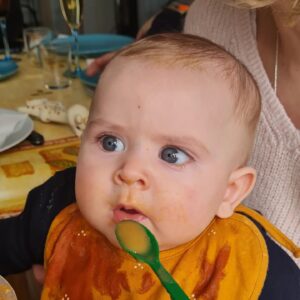 Myriam Chafik Instagram - J'ai enfin trouvé un point commun avec Baby Leyan : la passion pour la nourriture 🤣

Vu que physiquement il n'a clairement rien de moi, c'est décidé ... il aura mon caractère 😍

#daddysboy
#babyboy
#foodlover #babykohlanta #foodstagram