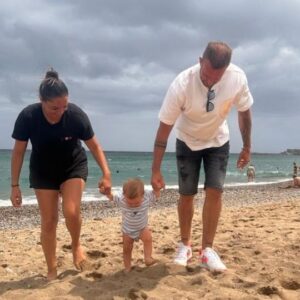 Myriam Chafik Instagram - Il y a 3 ans pile je me préparais à vivre une aventure inoubliable sur une île paradisiaque à Tahiti , seule et déterminée comme jamais !

Petit changement de programme ... on est revenus à 2 et tout aussi déterminés à construire une nouvelle vie 💕

Askip Koh Lanta c'est mieux que Tinder 🤣

Love you mon Tomtom' 🥰

Plutôt original comme histoire d'amour non ?

#kohlanta #kohlantalesarmessecretes #minitotem #survivor #aventuriers #familyfirst #3years