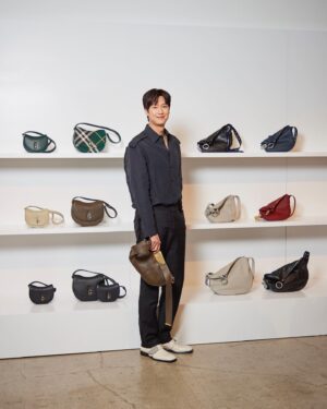 Na In-woo Instagram - With Burberry 💕🙃

버버리와 함께💕😘