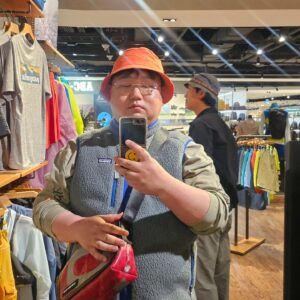 Na Sun-uk Instagram - 1번 모자 2번 모자 뭐 살까...🙃
진짜 옷 쫌 치는 사람만 2년정도 앞선 사람들만 댓글 가능😜