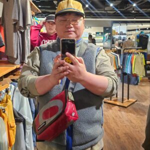 Na Sun-uk Instagram - 1번 모자 2번 모자 뭐 살까...🙃
진짜 옷 쫌 치는 사람만 2년정도 앞선 사람들만 댓글 가능😜