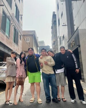 Na Sun-uk Instagram - 문돼의 온도 끝...내가 다 슬프네ㅠ
그동안 고생해준 유지니,소정이 너무 고마워!
문돼라는 캐릭터는 이제 보내주겠습니다..🫡
잘가라...99대장 나선욱
아 그리고 나선욱 - 허세이별 듣기🫶