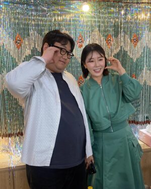 Na Sun-uk Instagram - 나선욱이랑 서로 사진 찍어주기

누나 고소하지마ㅋㅋㅋㅋㅋㅋㅋㅋㅋ 

#mz대통령 #사랑해요 #오늘저녁7시 #집에안갈래 #봐주세용