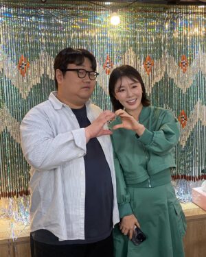 Na Sun-uk Instagram - 나선욱이랑 서로 사진 찍어주기

누나 고소하지마ㅋㅋㅋㅋㅋㅋㅋㅋㅋ 

#mz대통령 #사랑해요 #오늘저녁7시 #집에안갈래 #봐주세용
