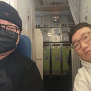 Na Sun-uk Instagram - 제주 비행기 둘이 앉으면 승무원님 못지나감..ㅎㅎ